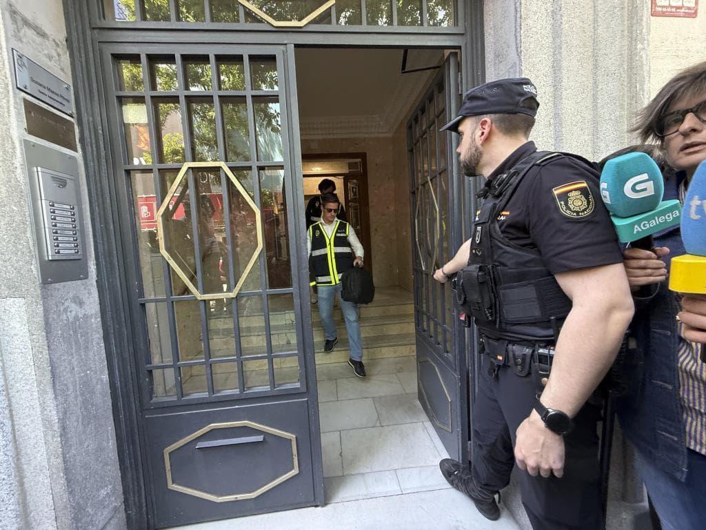 El Expediente de la Caja Fuerte: Material Clave Intervenido en el Despacho del Ex-Presidente Zapatero Sacude el 'Caso Plus Ultra'