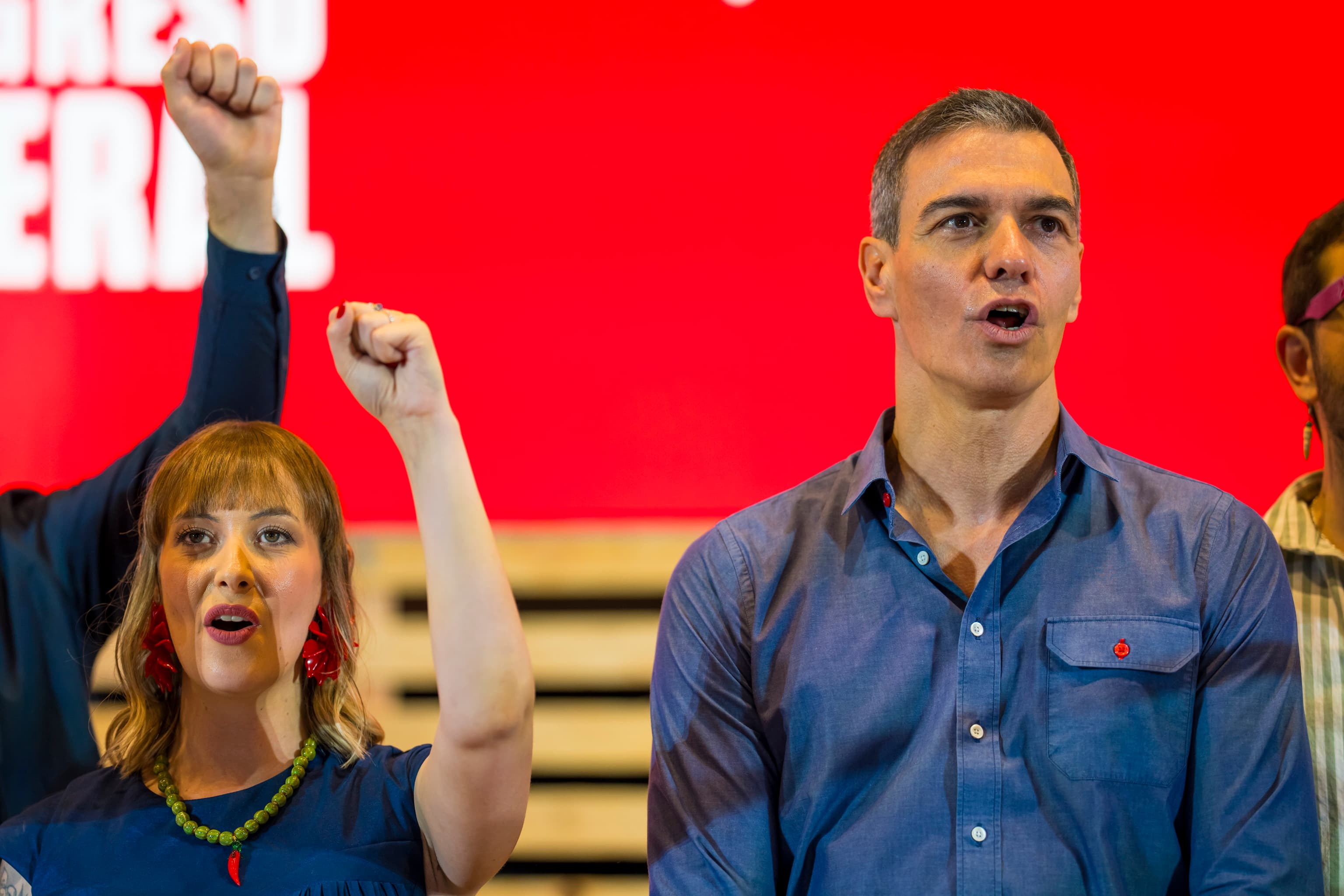 Análisis de la Variación del Soporte Electoral del PSOE en Comunidades Autónomas y Declaraciones de Liderazgo