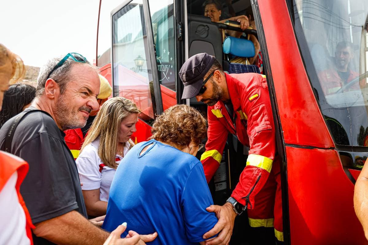 Autorización de Retorno para Más de 600 Evacuados en Los Gallardos Tras Estabilización de Incendio Forestal