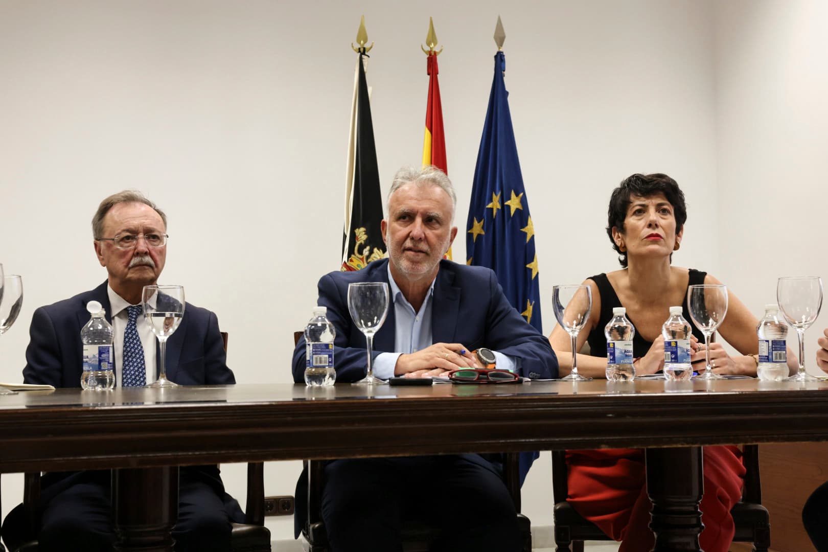 Gestiones en la Presidencia del Gobierno para Armonizar Declaraciones de los Ministerios de Defensa e Interior sobre el CNI en Ceuta
