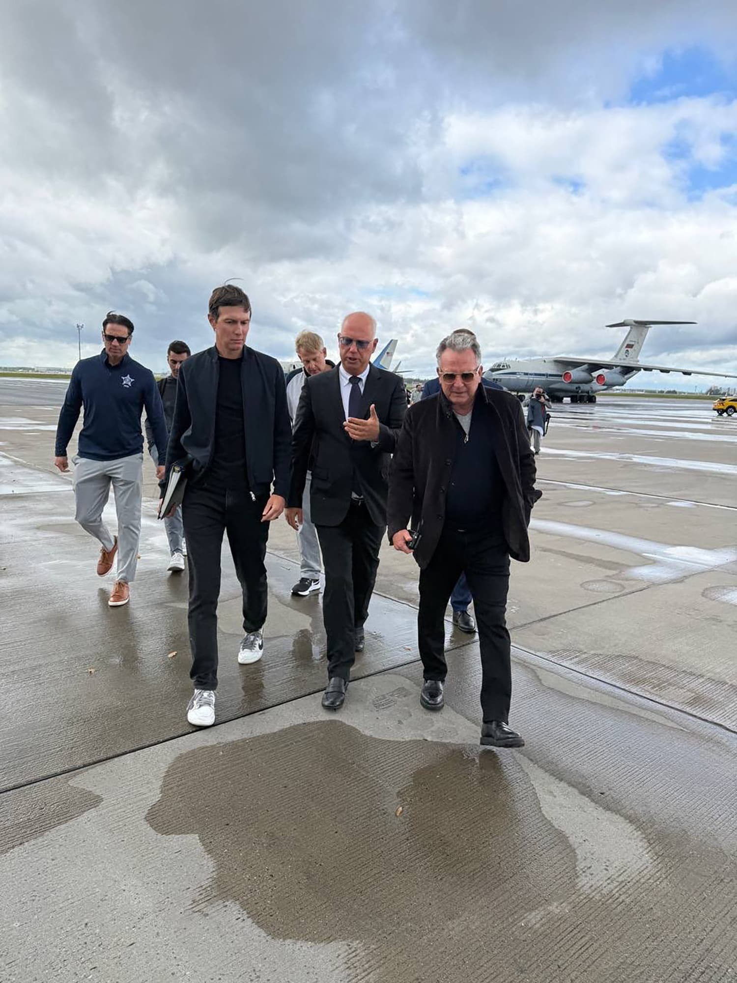 Esfuerzos Diplomáticos en Ucrania: Iniciativa de Negociación por Emisarios de Trump Ante Pausa de Ataques en Kiev