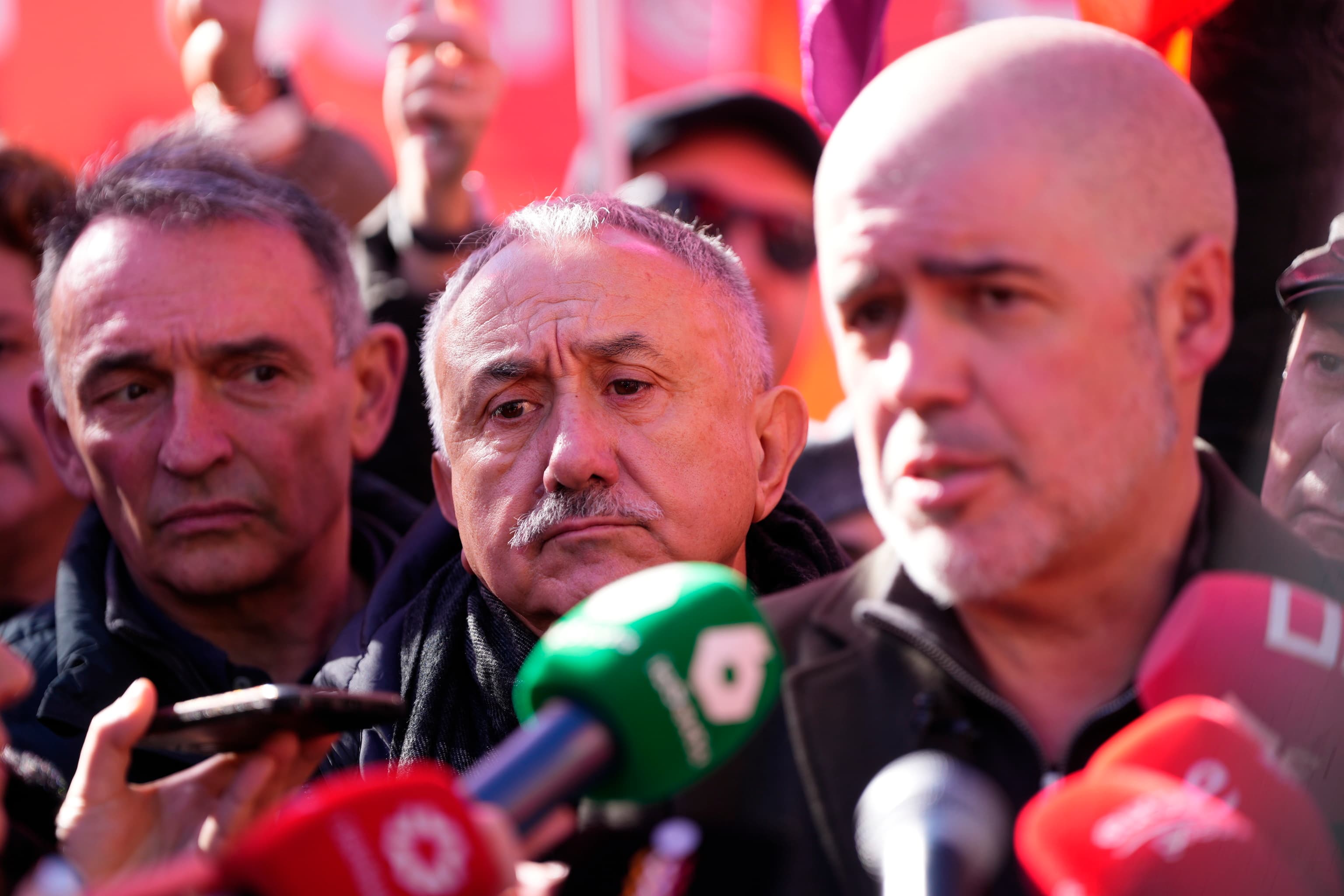 CCOO y UGT Analizan Movilizaciones por la Vivienda; CEOE Monitorea el Marco Legal