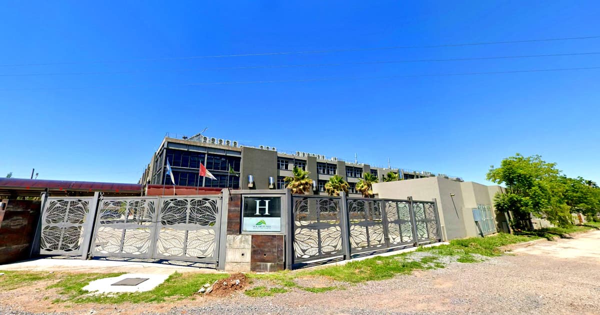 Paradójica Reconstrucción: Vialidad Nacional Ordena a Hotel Sol de Funes Destruir la Mejora Vial Que Él Mismo Realizó