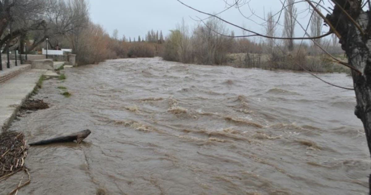 Neuquén: Alerta Meteorológica por Lluvias y Vientos Provoca Interrupciones y Evacuaciones