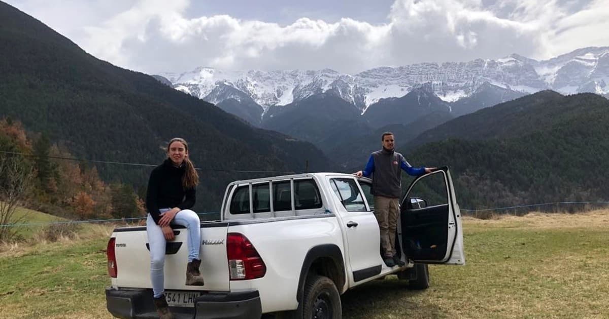 Jóvenes Emprendedores Establecen Proyecto de Ganadería Caprina en los Pirineos