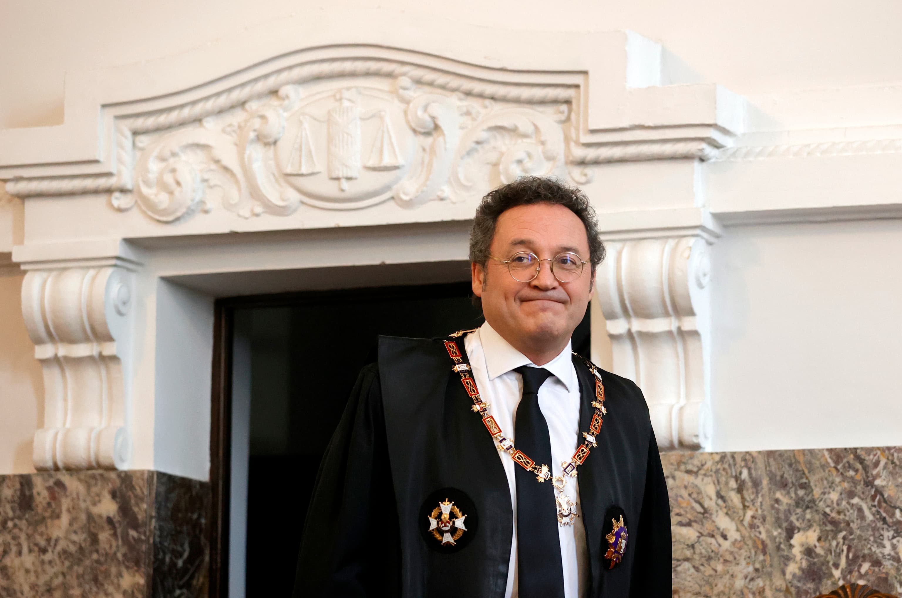 La Fiscalía Anticorrupción asocia actividades investigadas a la protección de un círculo familiar; la Fiscalía solicita documentación y una imputación