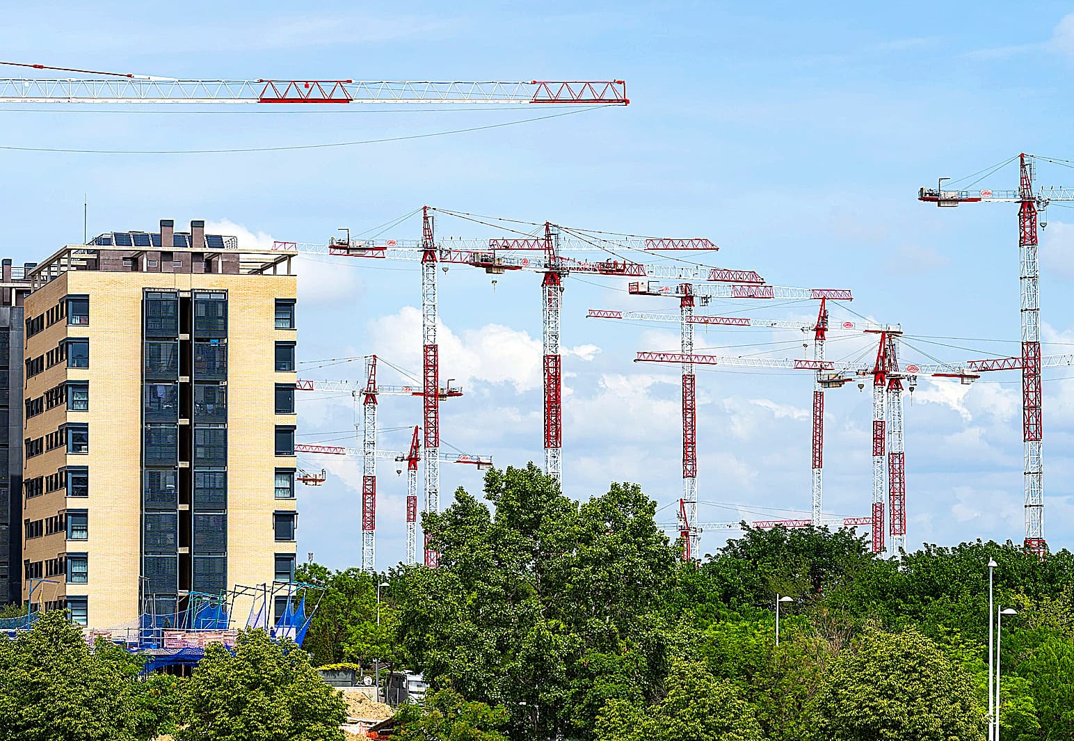 Superficie de Vivienda Visada en España Alcanza Máximo Desde 2019 en Contexto de Ralentización de Obras