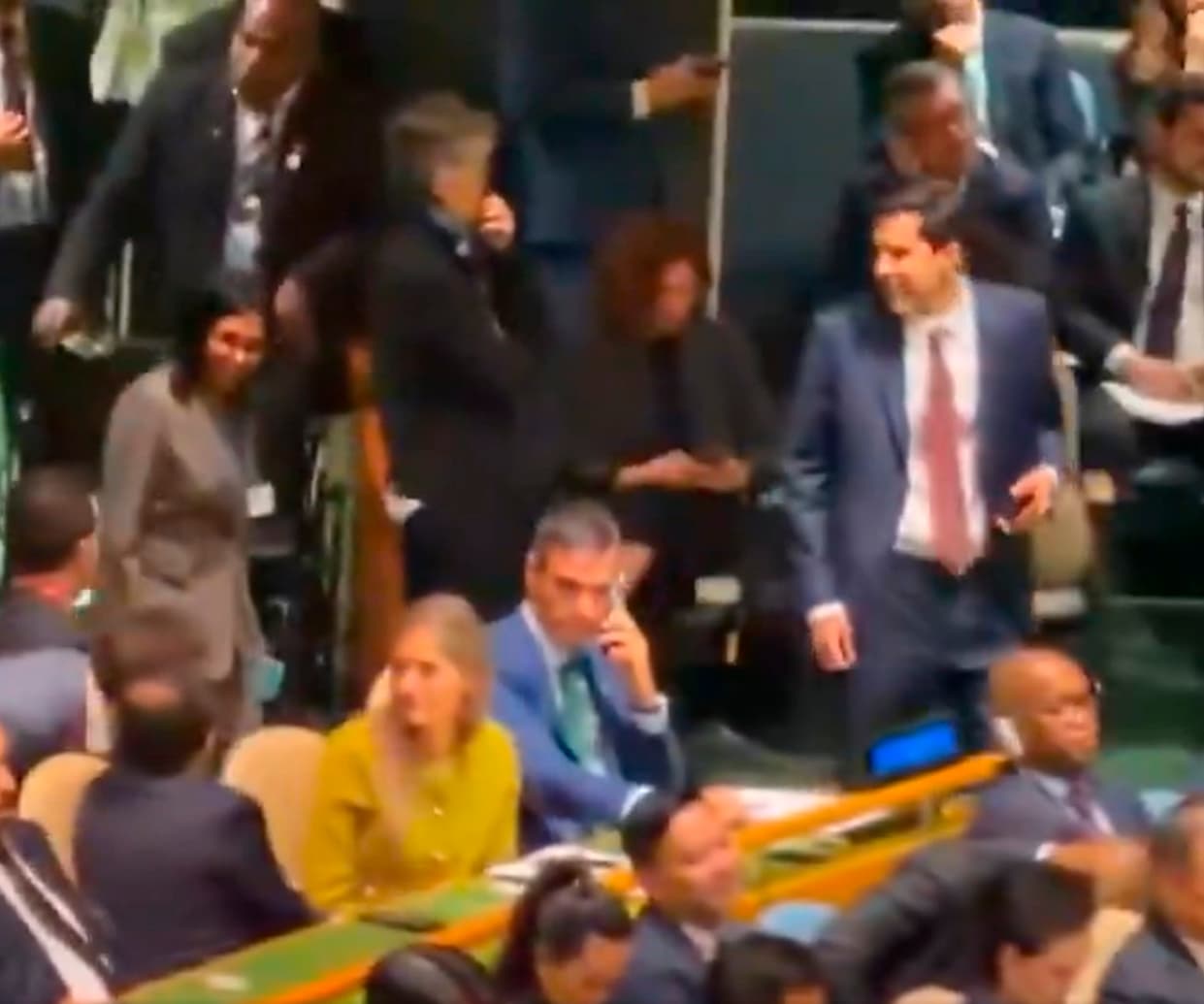 Aparición de Delcy en la Organización de las Naciones Unidas, acompañada por Félix Plasencia y Oliver Blanco