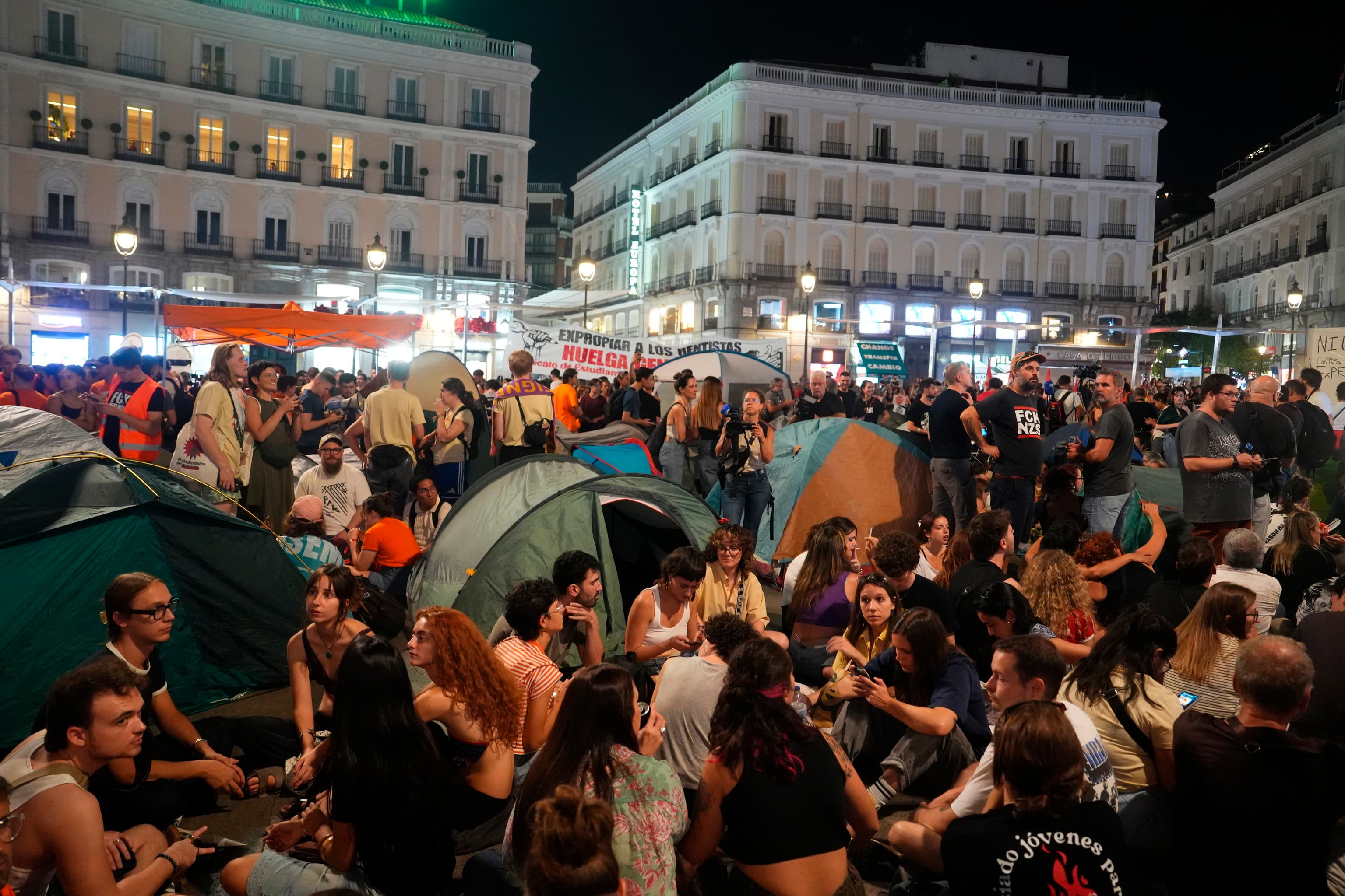 Movilización por la Vivienda en Madrid culmina en Acampada en Sol