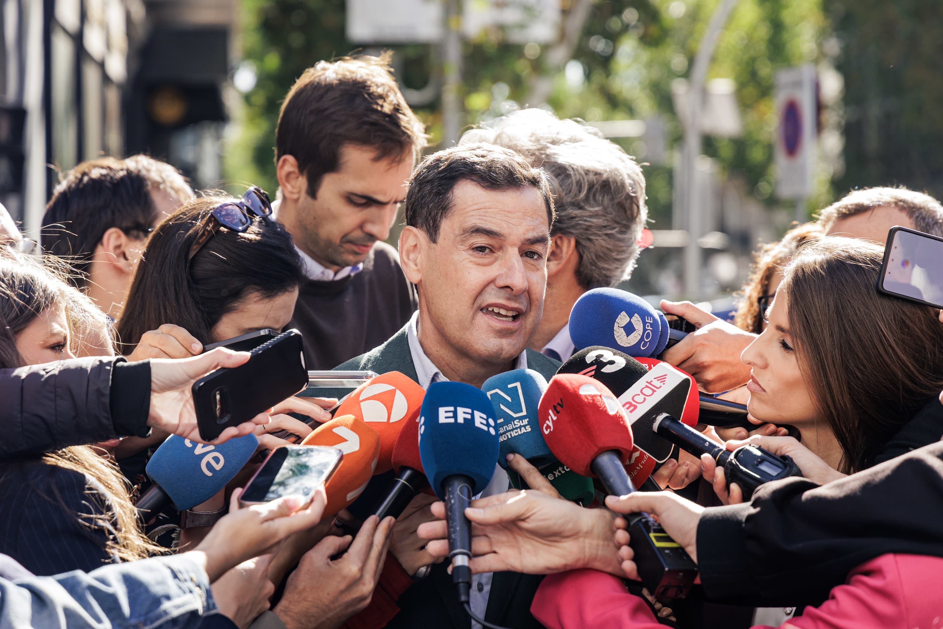 Estrategia de Campaña del Partido Popular: Líder solicita intensificación de presencia y presidentes autonómicos articulan iniciativas específicas