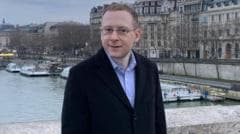 Investigación Disciplinaria y Suspensión de Académico Nathan Cofnas por Alegaciones de Discriminación