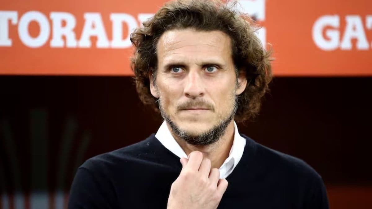 La Asociación Uruguaya de Fútbol Nombra a Diego Forlán como Director Técnico Interino de la Selección Mayor y Sub 20 hasta Marzo de 2027
