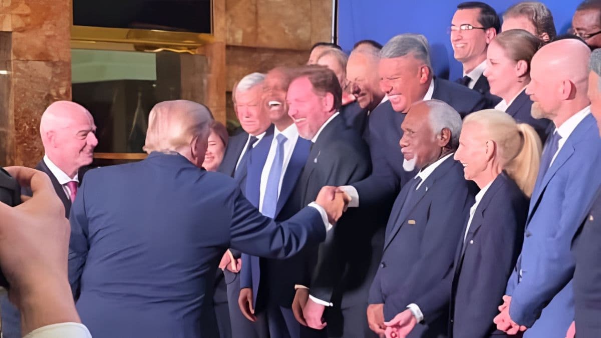 Interacción entre Donald Trump y Claudio Tapia en vísperas de la final del Campeonato Mundial de Fútbol