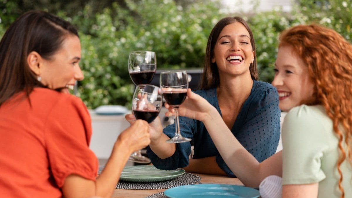 Anuncio de Ofertas Gastronómicas y Recomendaciones de Reserva en Conmemoración del Día del Amigo