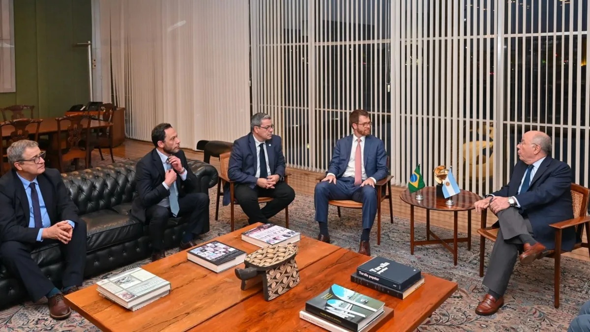 Delegación Parlamentaria Argentina Se Reúne con Canciller Brasileño para Reactivar el Diálogo Bilateral