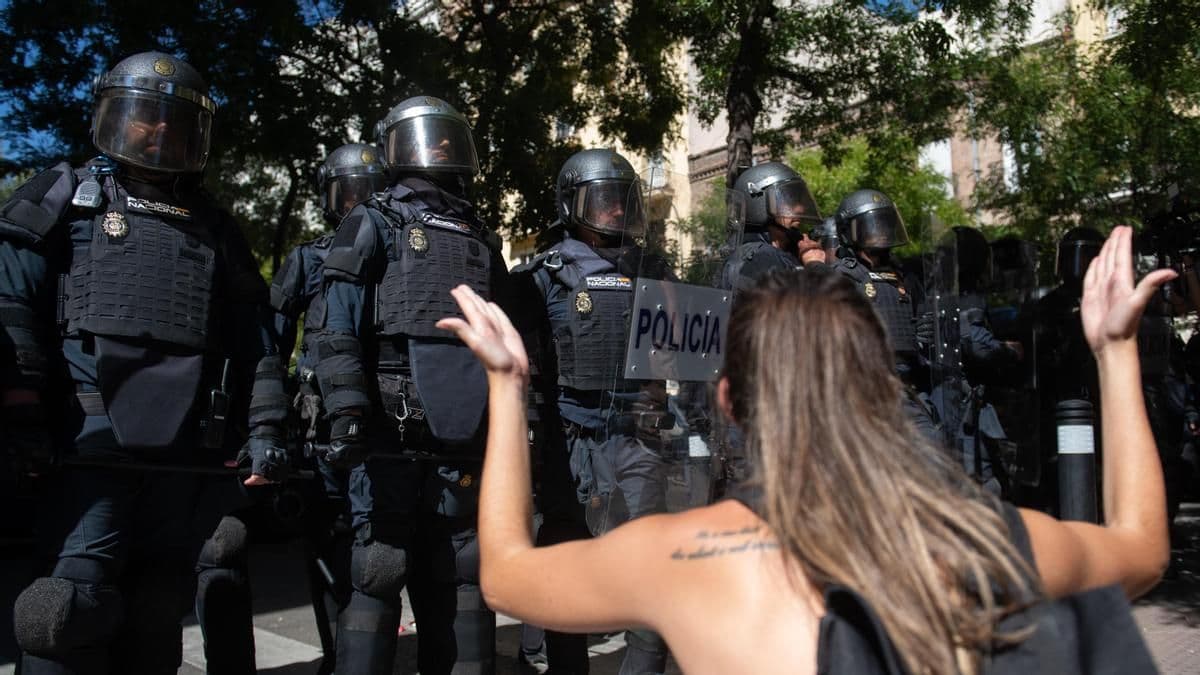 Desahucio de Octogenaria en Madrid: Un Caso que Impulsa el Debate sobre la Vivienda y Genera Diversas Reacciones Políticas y Mediáticas