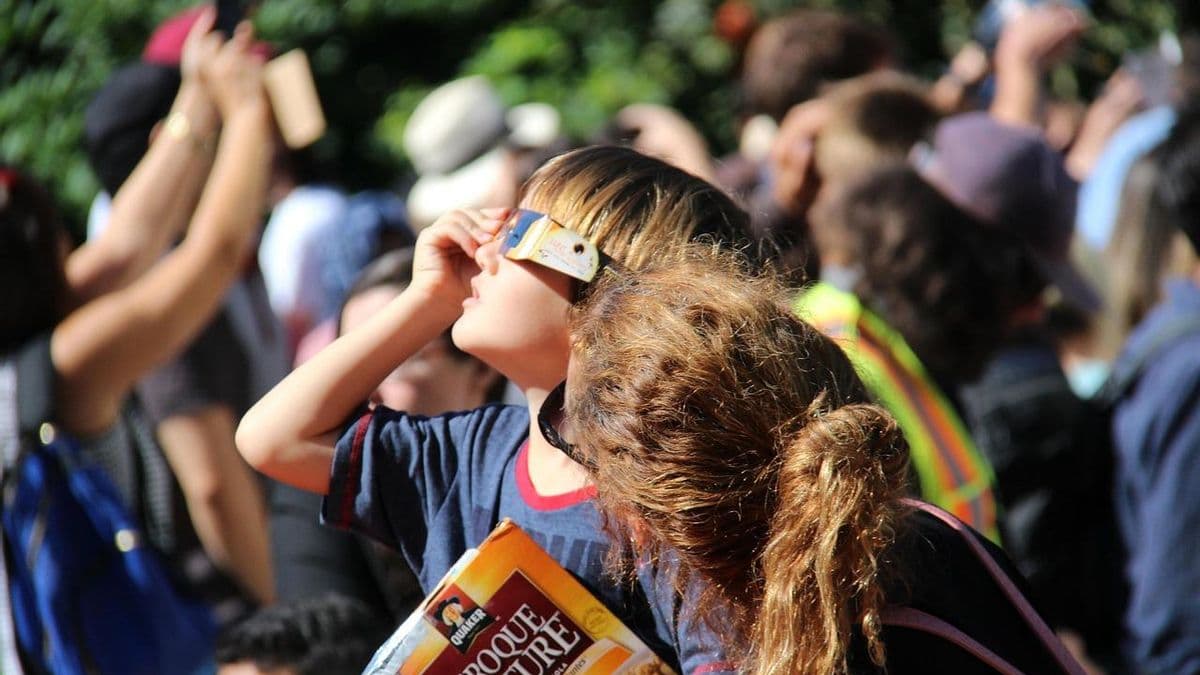 Observación del Eclipse Solar del 12 de Agosto de 2026: Pautas de Seguridad Ocular y Riesgos Documentados