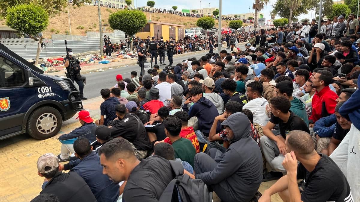 El Gobierno Español y la Gestión de la Situación Migratoria en Ceuta: Posturas Oficiales y Desacuerdos Políticos